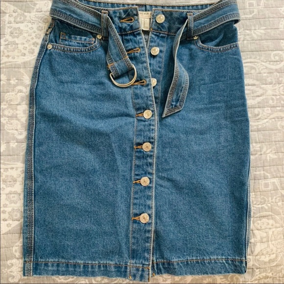 Forever 21 Denim skirt 🦋 - Picture 1 of 3
